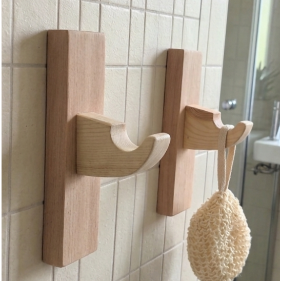 The Yasumu Hook | Handcrafted Two-Tone Wall Hook | Meranti & Scandinavian Redwood